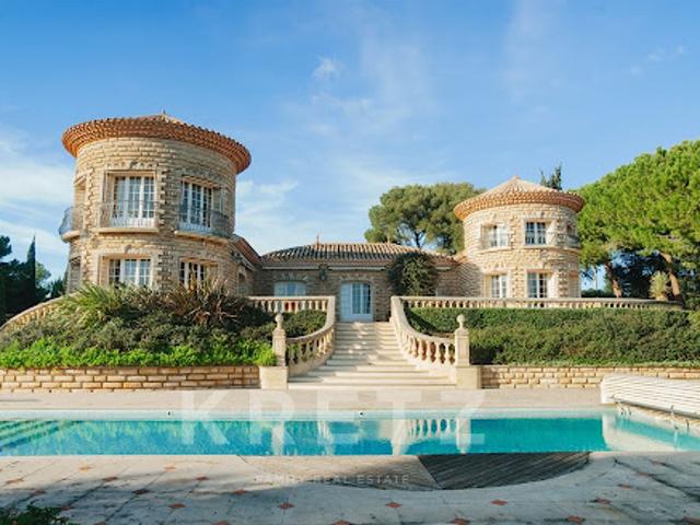 Maison avec piscine en bord de mer