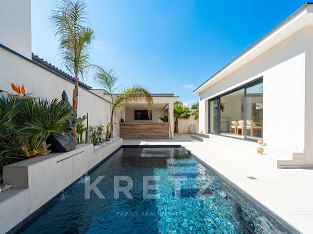 Maison avec piscine en bord de mer