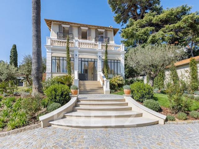Maison avec piscine en bord de mer