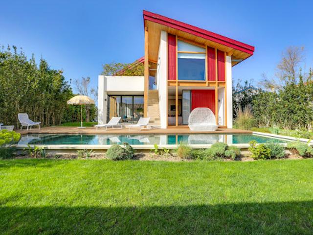 Maison avec piscine en bord de mer