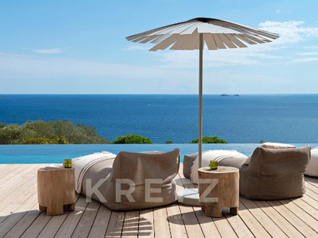 Maison avec piscine en bord de mer