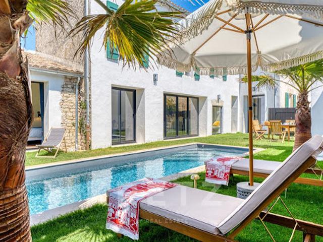 Maison avec piscine en bord de mer