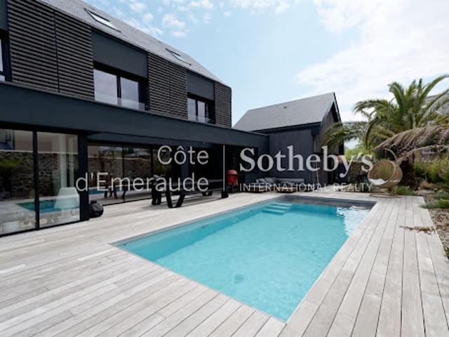 Maison avec piscine en bord de mer