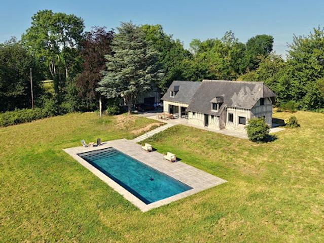 Maison avec piscine en bord de mer