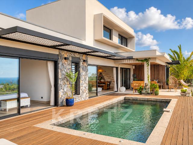Maison avec piscine en bord de mer
