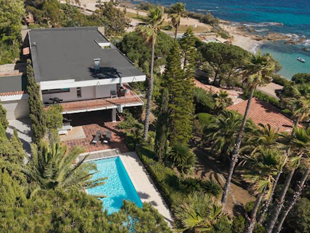 Maison avec piscine en bord de mer