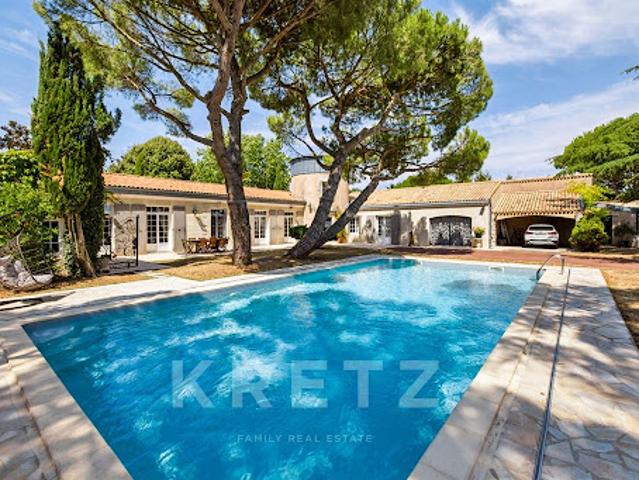 Maison avec piscine en bord de mer