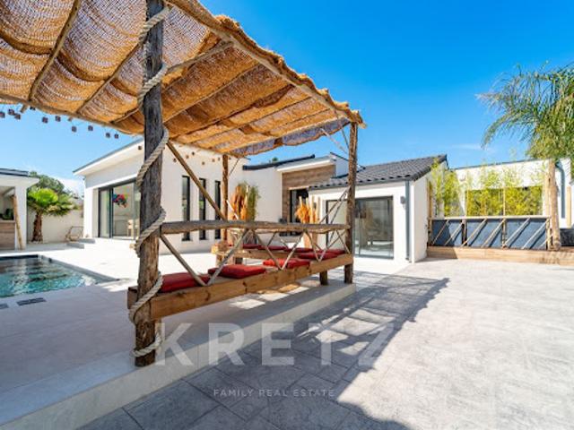Maison avec piscine en bord de mer
