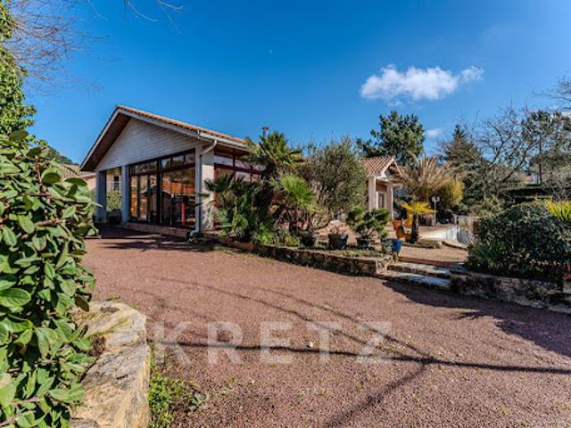 Maison avec piscine en bord de mer