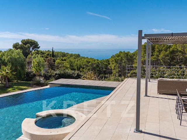 Maison avec piscine en bord de mer