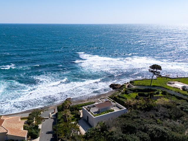 Maison avec piscine en bord de mer