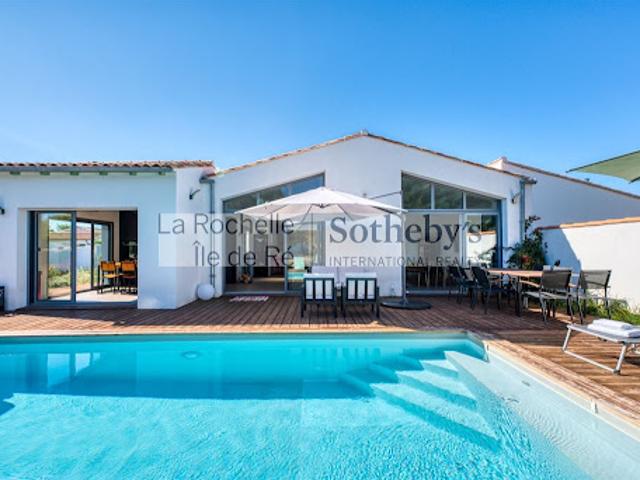 Maison avec piscine en bord de mer