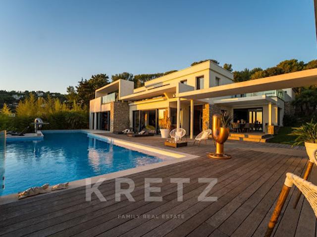 Maison avec piscine en bord de mer