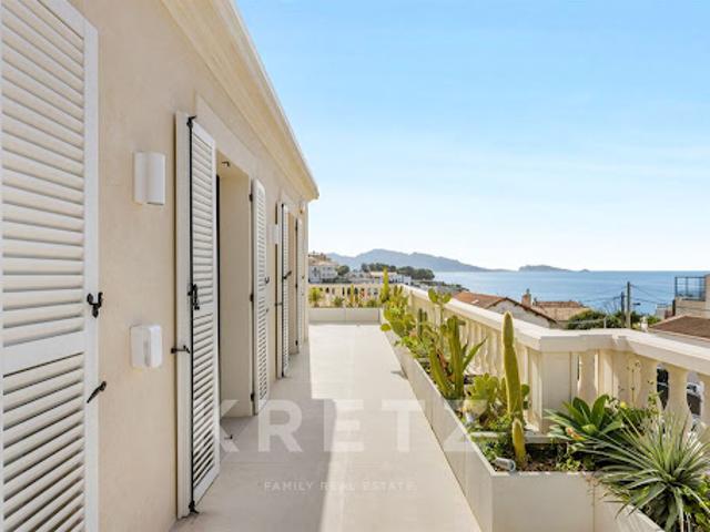 Maison avec piscine en bord de mer