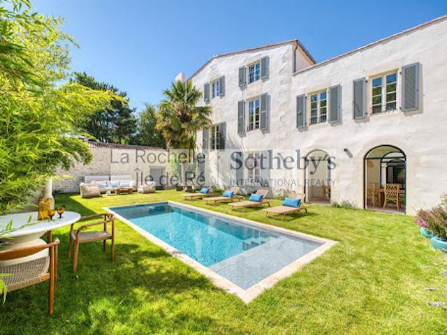 Maison avec piscine en bord de mer
