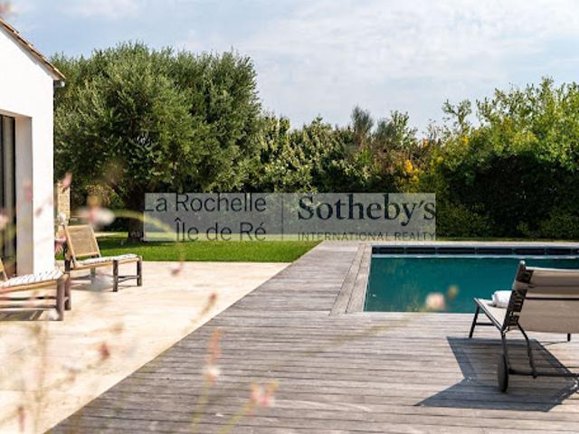 Maison avec piscine en bord de mer