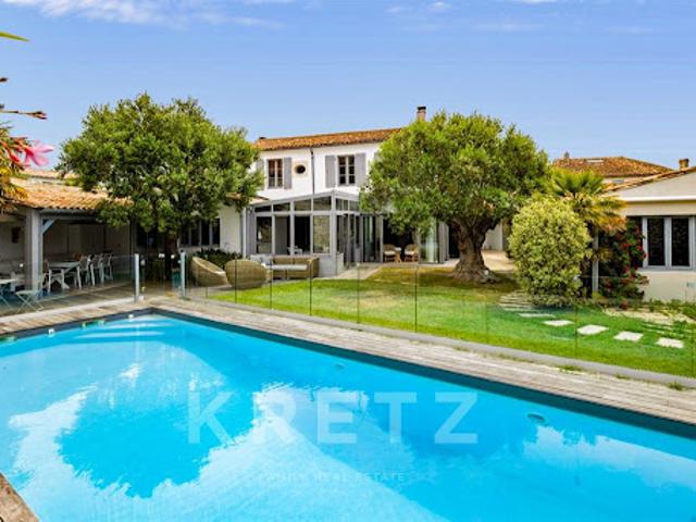 Maison avec piscine en bord de mer