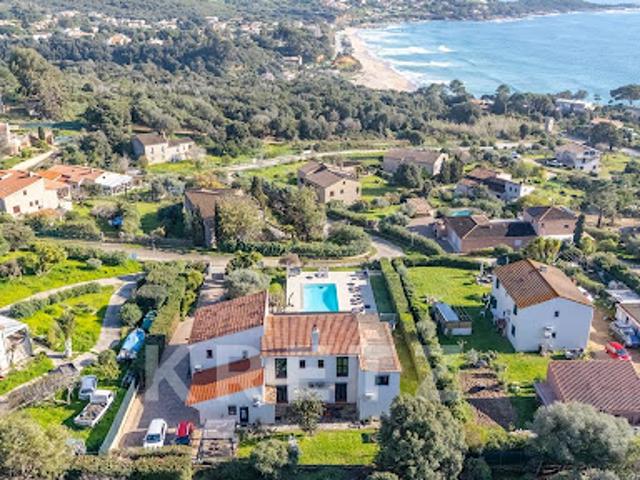 Maison avec piscine en bord de mer