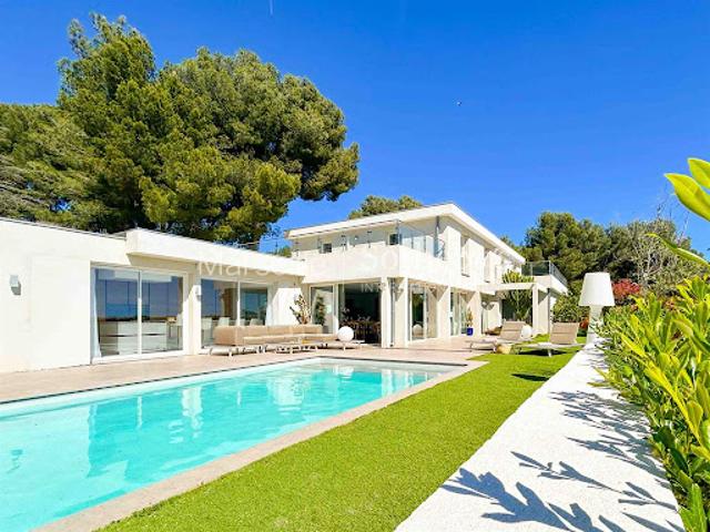 Maison avec piscine en bord de mer