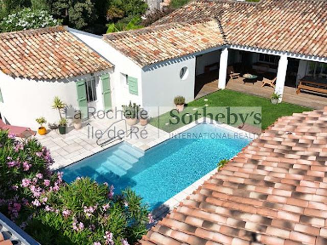 Maison avec piscine en bord de mer