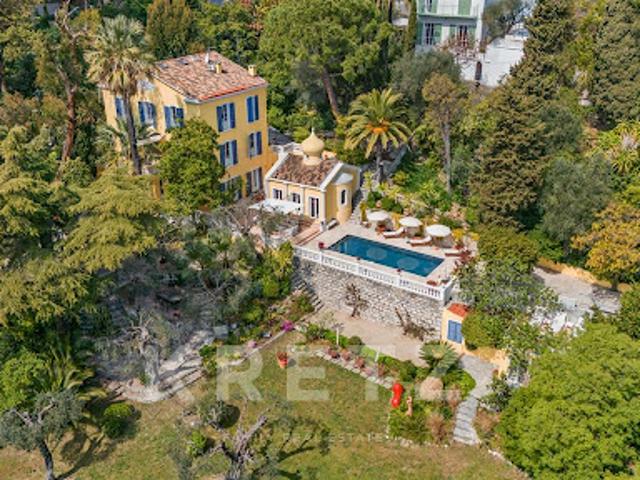 Maison avec piscine en bord de mer