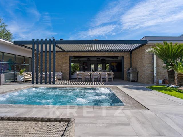 Maison avec piscine en bord de mer