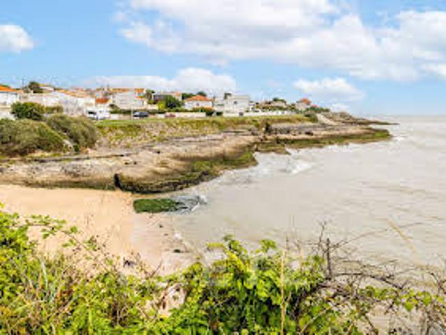 Maison avec piscine en bord de mer