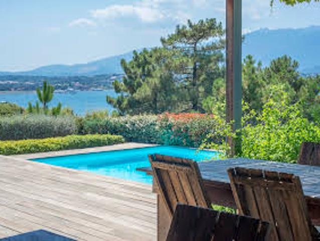 Maison avec Piscine en Bord de mer