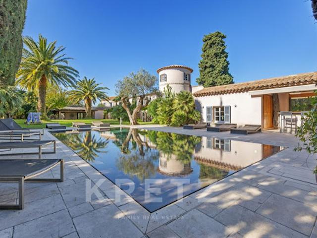 Maison avec piscine en bord de mer