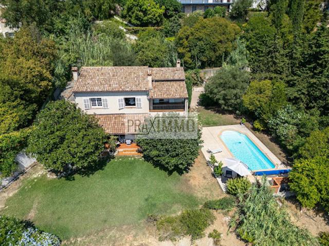Maison avec piscine en bord de mer