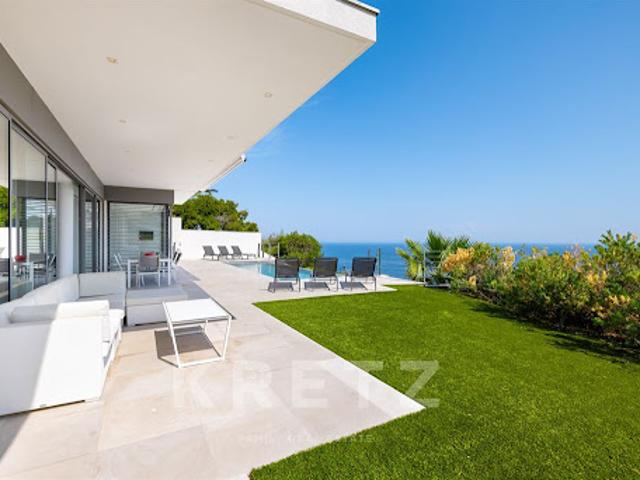 Maison avec piscine en bord de mer