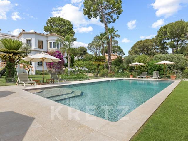 Maison avec piscine en bord de mer