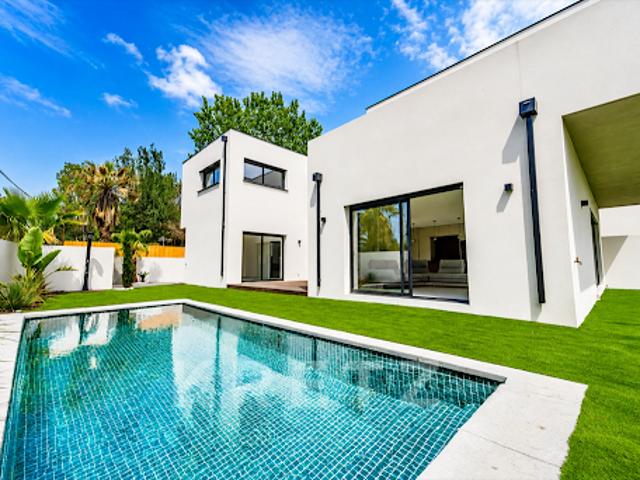 Maison avec piscine en bord de mer