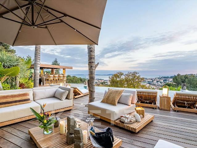 Maison avec piscine en bord de mer
