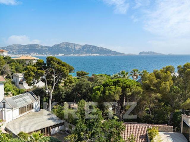 Maison avec piscine en bord de mer