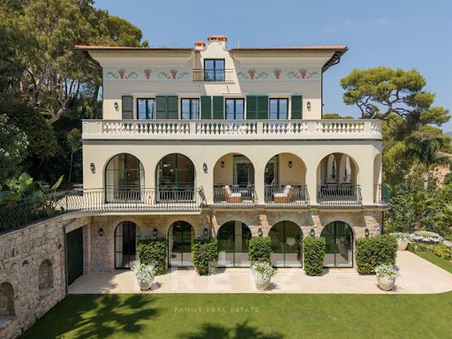 Maison avec piscine en bord de mer