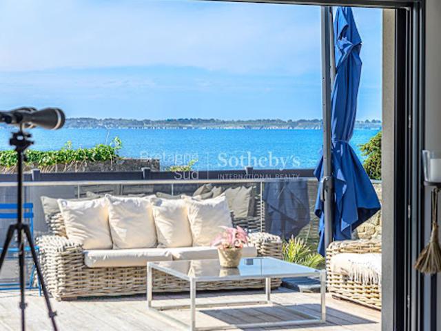 Maison avec piscine en bord de mer