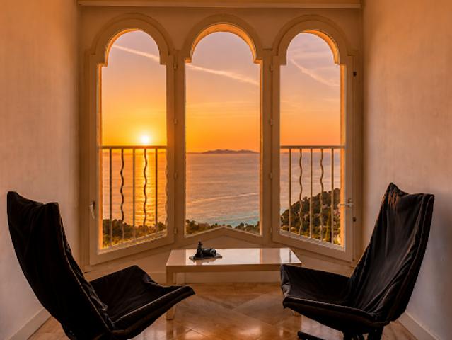 Maison avec piscine en bord de mer