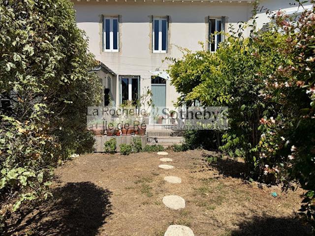 Maison avec piscine en bord de mer