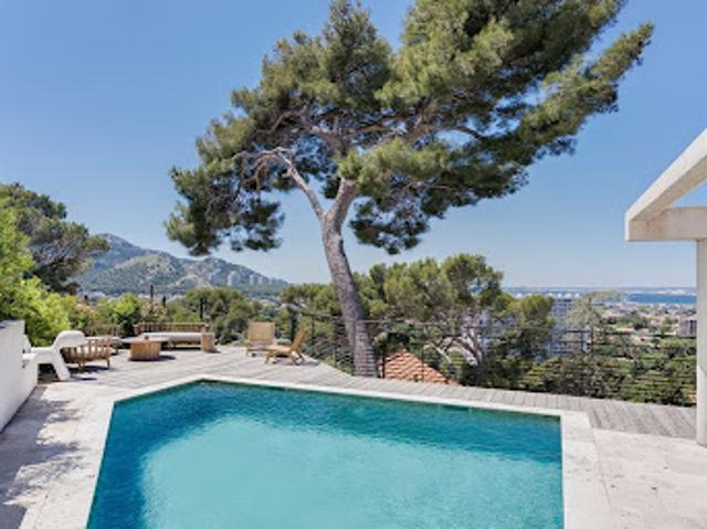 Maison avec piscine en bord de mer