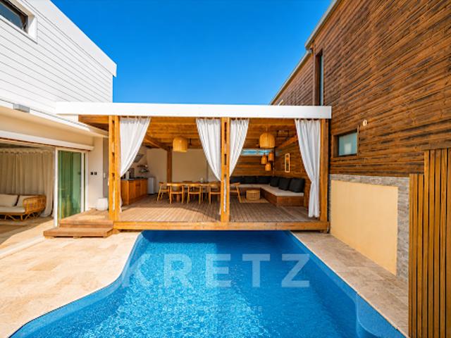 Maison avec piscine en bord de mer