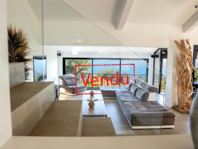 Maison avec piscine en bord de mer