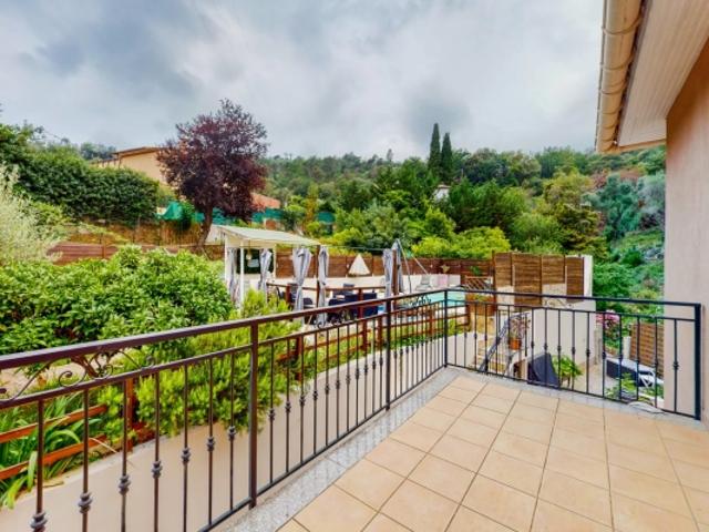 MAISON AVEC PISCINE EN TRES BON ETAT GENERAL