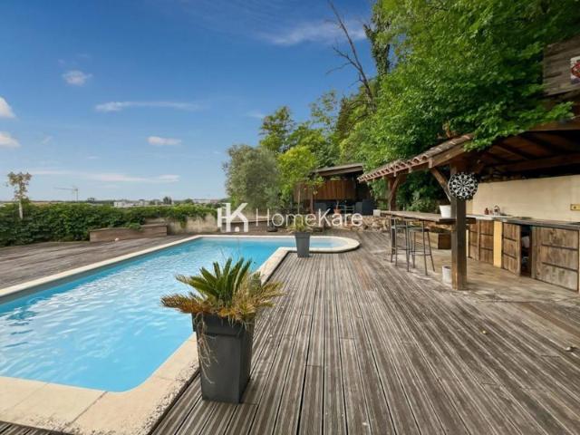 MAISON AVEC PISCINE PRIVATIVE