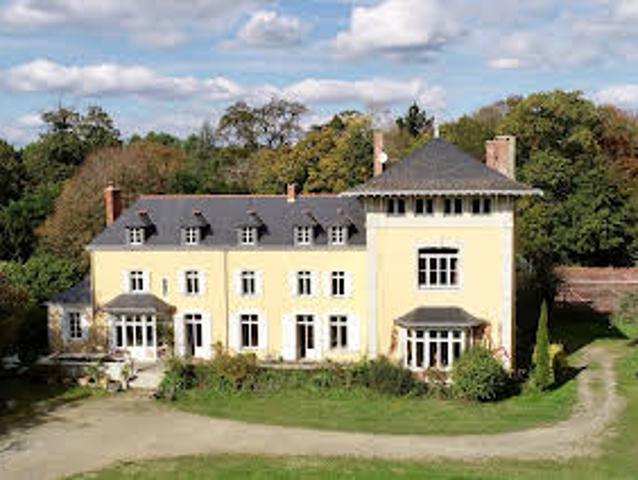 Maison avec piscine et jardin