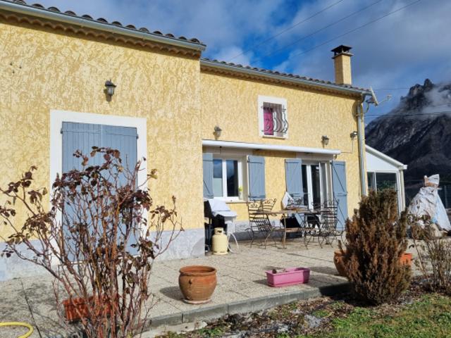 MAISON avec piscine