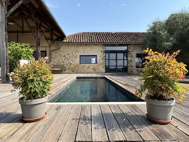 Maison avec piscine et jardin