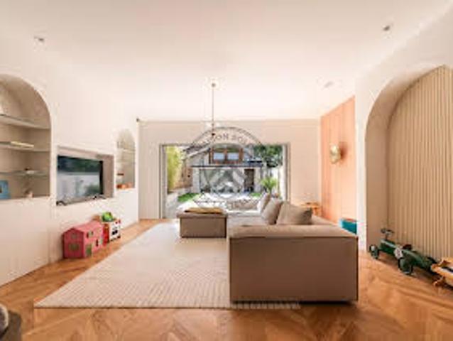 Maison avec piscine et jardin