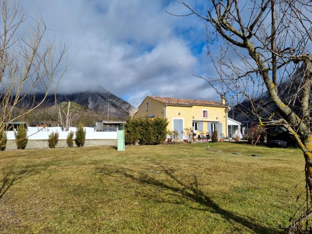 MAISON avec piscine