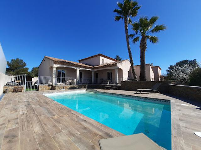 Maison avec piscine et jardin